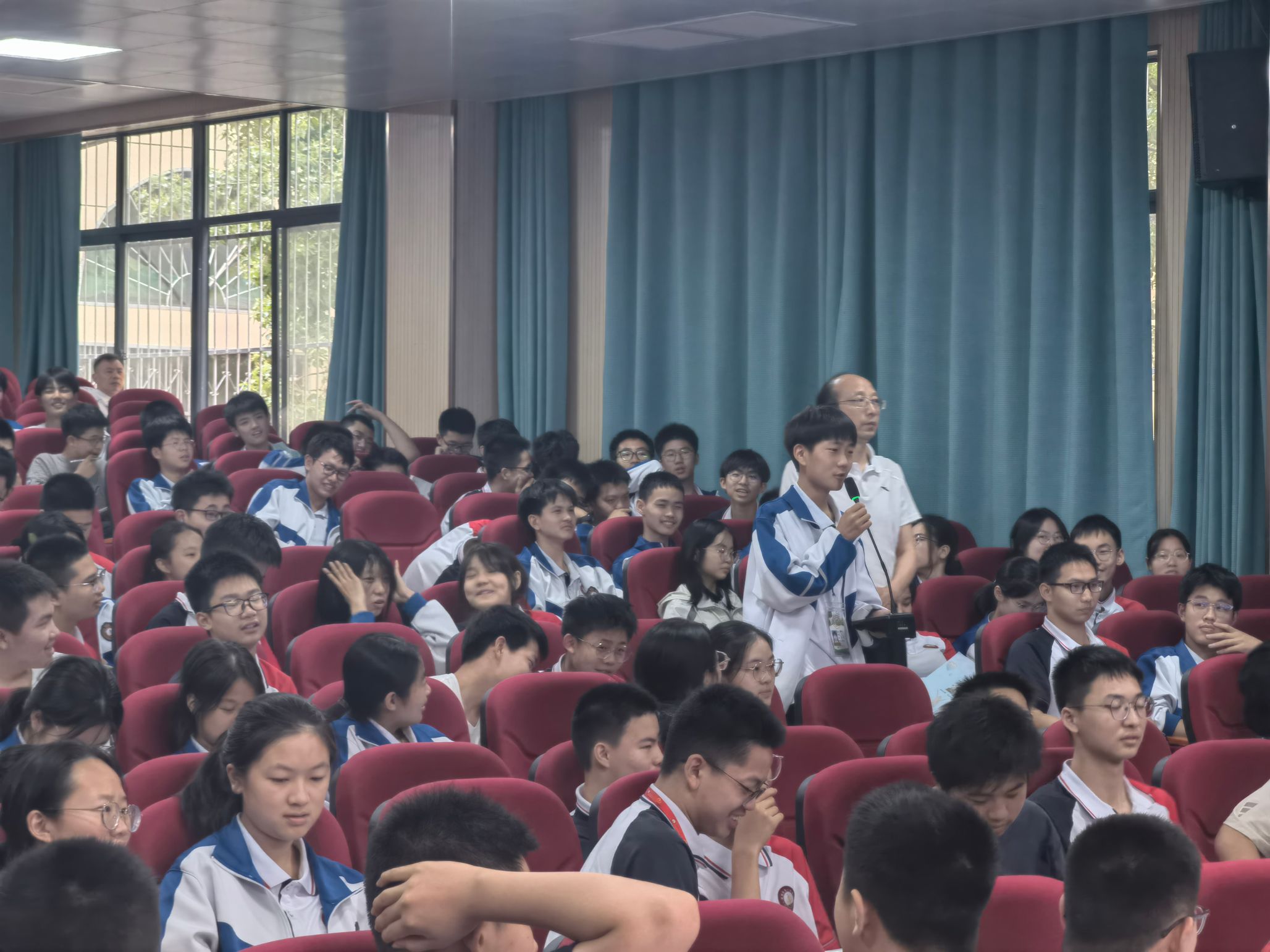4B4EF